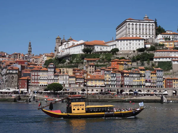 Porto Portugalsko Září 2019 Turistická Fregata Staré Budovy Oblasti Ribeira — Stock fotografie