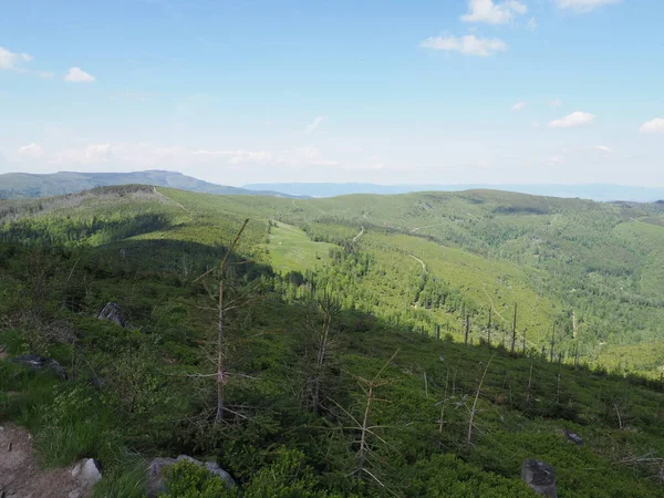 La chaîne de montagnes Beskids dans l'ombre près du col de Salmopol Pologne — Photo