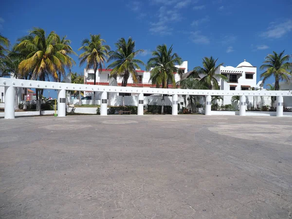 Plaza de la ciudad principal en Isla Mujeres cerca de la ciudad de Cancún en México — Foto de Stock