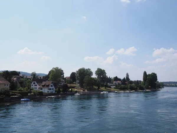 Avrupa Stein Rhein Kasabasında Sviçre Schaffhausen Kantonunda Açık Mavi Gökyüzü — Stok fotoğraf