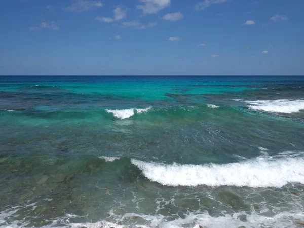 Waves Seaside Isla Mujeres Cancun City Mexico Clear Blue Sky — Fotografia de Stock