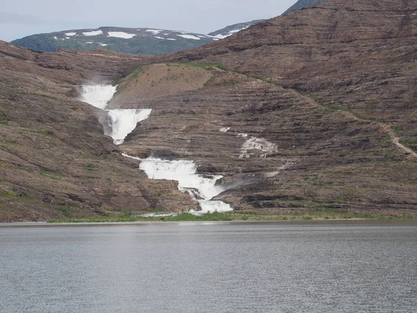 Lago Svartisvatnet Vista Cascada Cerca Del Glaciar Europeo Svartisen Condado —  Fotos de Stock