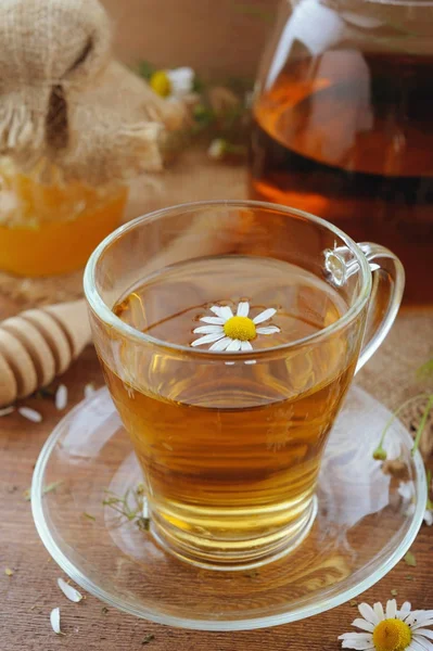 Herbal chamomile tea, honey and fresh flowers on rustic wooden table — Stock Photo, Image