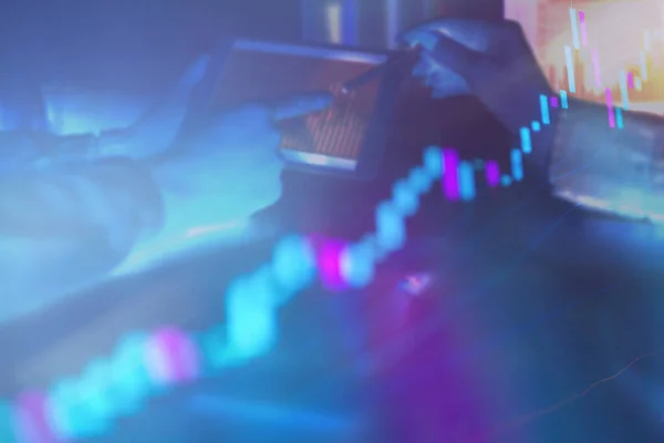 Dezentralisiertes Finance Banking Social Media Datenverteilungskonzept Menschen Mit Smartphones Und lizenzfreie Stockbilder