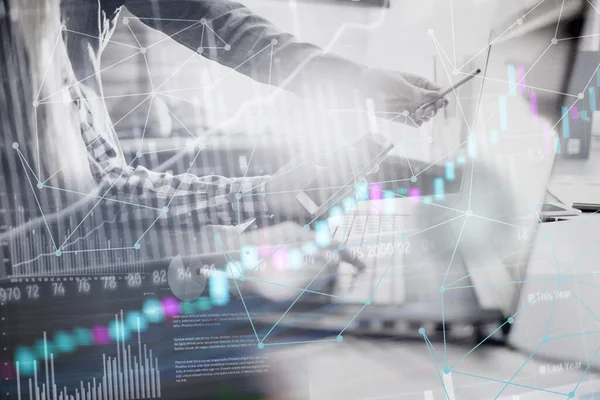 Dezentralisiertes Finance Banking Social Media Datenverteilungskonzept Menschen Mit Smartphones Und Stockfoto