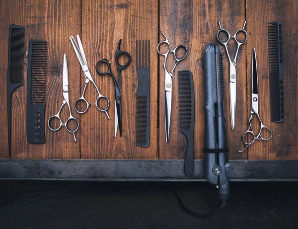 Stylish Professional Barber Scissors Vintage Wooden Table Hairdresser Salon Concept — ストック写真