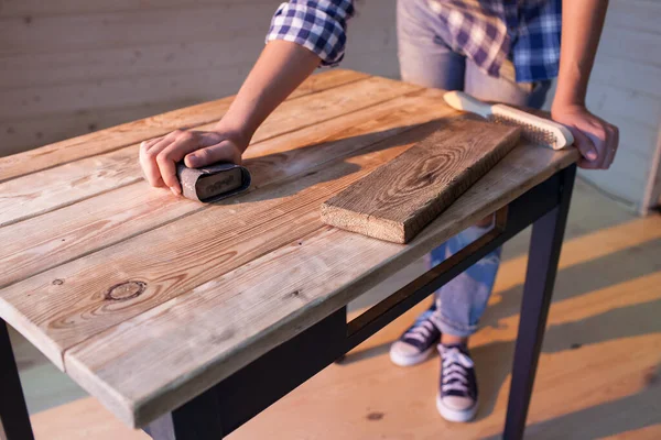 Holzarbeiter Schreiner Arbeitskonzept lizenzfreie Stockfotos