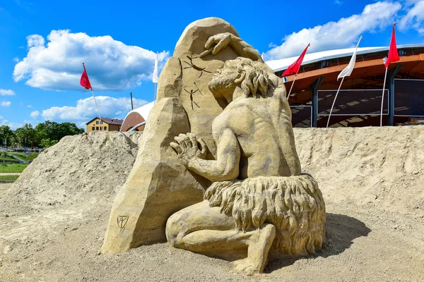 Grande figura da areia de um homem antigo . — Fotografia de Stock