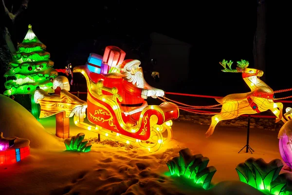 Sarı bir geyik, kırmızı bir kızak, Noel Baba, Noel Baba