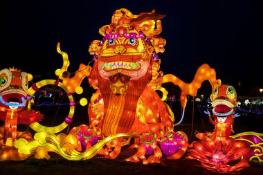 Kırmızı-sarı ejderha.