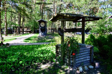 A wooden well and an old chapel.