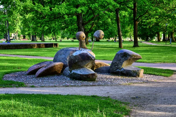 Ventspils Łotwa 2017 Duża Kamienna Postać Kraba Parku Miejskim Pobliżu — Zdjęcie stockowe