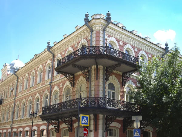 Stary Dom Pięknymi Balkonami Miasto Astrachan Rosja — Zdjęcie stockowe