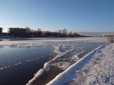 Parkta güzel kış.