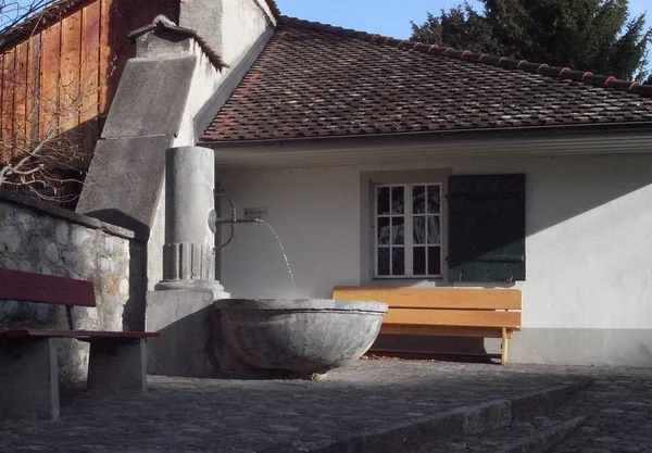 Ein Stadtbrunnen. — Stockfoto