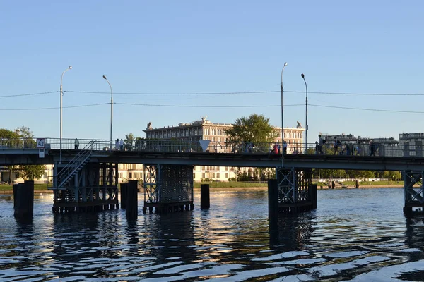 Brug in het park. — Stockfoto