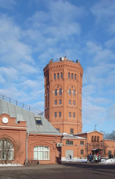 Watertoren. Een voorbeeld van industriële architectuur van de negentiende eeuw. — Stockfoto