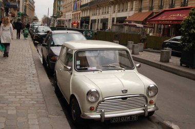 Paris'e seyahat. Şehrin Fransız cazibe manzaraları.
