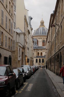 Paris'e seyahat. Şehrin Fransız cazibe manzaraları.