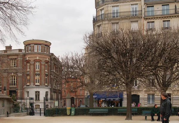 Viajar a París. Lugares de interés de la ciudad, encanto francés . — Foto de Stock