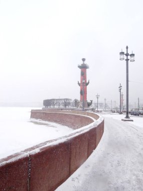 büyük şehirde kar yağışı. 