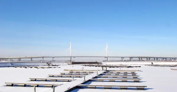 Overpass the new road bridge across the Gulf of Finland. — Stock Photo, Image