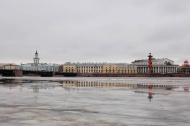 Sert ve görkemli bir şehir.