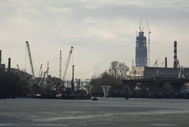 Şehirdeki bir ev onstruction. 