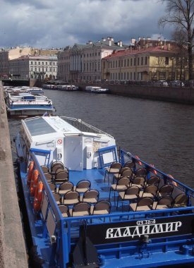 Şehir yaz turistler için bekliyor.