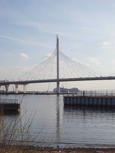 A cable-stayed bridge — Stock Photo, Image