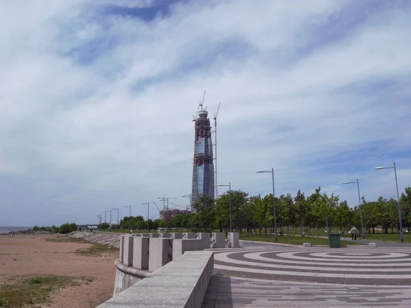 Un día despejado en la orilla de la bahía —  Fotos de Stock