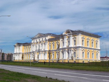 Yabancı öğesi, klasik şehrin modern bölgesinde bir vaha.