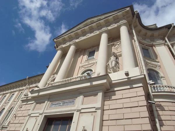 Art Academy St Petersburg bina. Bina, cephe ve dekor.