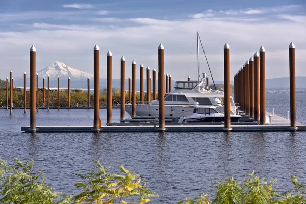 Vancouver Washington marina and the Columbia river. — Stock Photo, Image