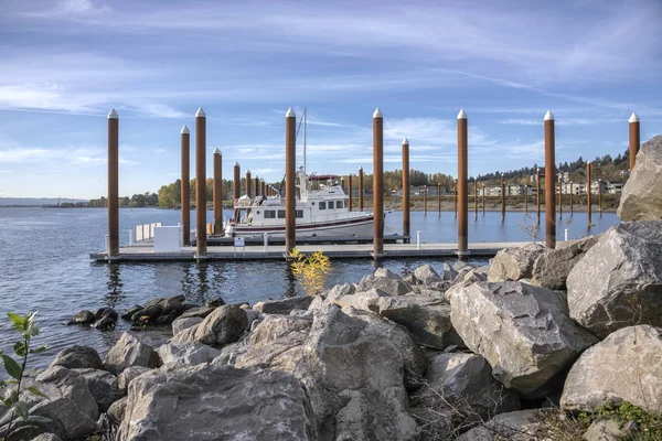 Vancouver Washington marina and the Columbia river. — Stock Photo, Image