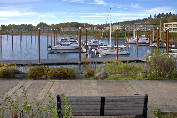 Condominiums and park in Vancouver Washington state. — Stock Photo, Image