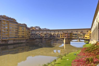 Ponte vecchio ve nehir Floransa İtalya.