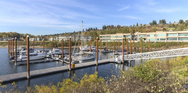 Panoramic view of a marina and residential buildings Vancouver WA. — Stock Photo, Image