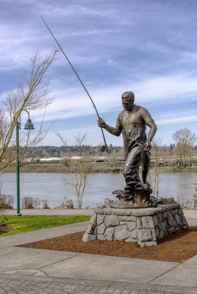 Statue of a fisherman Salem Oregon. — Stock Photo, Image