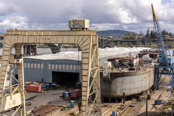 オレゴン州ポートランドの造船所. — ストック写真