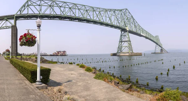 Het panorama van de brug op de Astoria. — Stockfoto