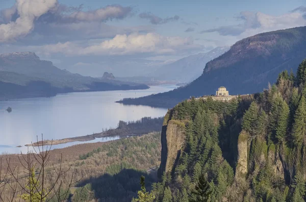 Vista House een Oregon bezienswaardigheid in de Gorge. — Stockfoto