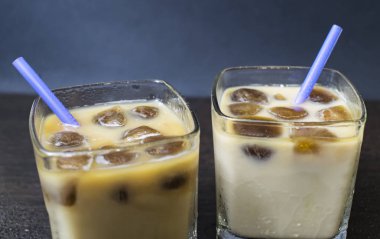 Soğuk kahve limon ile. Ferahlatıcı bir yaz içeceği. Yakın çekim