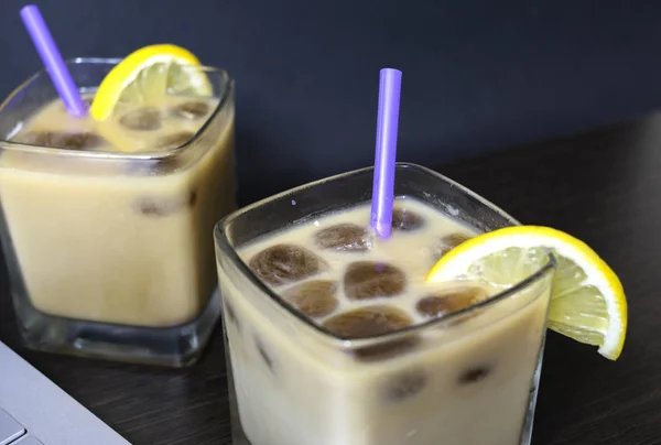 Холодный Кофе Лимоном Освежающий Летний Напиток Крупный План — стоковое фото
