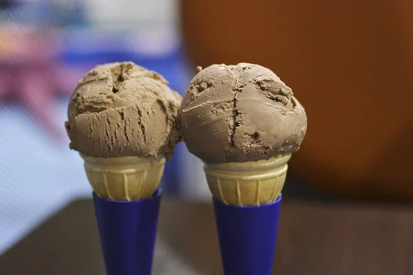 çikolatalı dondurma.