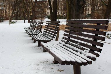 karla kaplı banklar