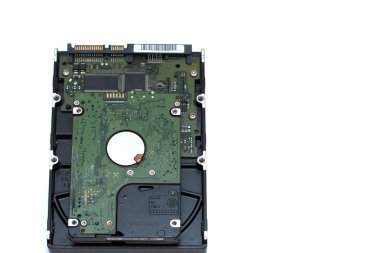 Beyaz arkaplandaki sabit disk