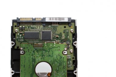 Beyaz arkaplandaki sabit disk