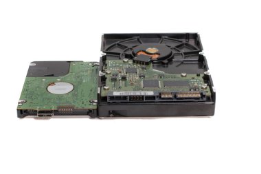 Beyaz arkaplandaki sabit disk