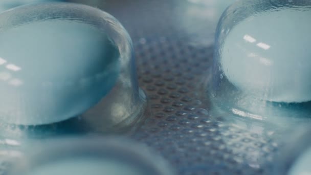 Medical pills placed on rotating table, shot with white seamless background — Stock Video